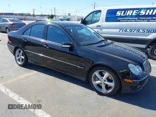 2005 Mercedes-Benz C 230 Kompressor z VIN WDBRF40J75F685297, wystawiony jako IAAI lot #42234956 z przebiegiem 234 741 mil mil oraz . Historia ofert i sprzedaży dostępna na DreamBid. Obrazek 1.