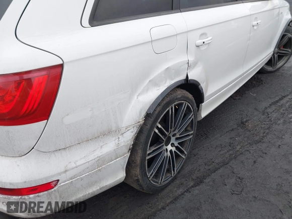 2014 Audi Q7 3.0T S line Prestige with VIN WA1DGAFE4ED010577, listed as a IAAI auction lot 41498879 with 180,403 mi miles. Bid and sale history available at carsss.com. Image 6.