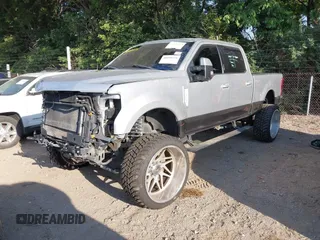 2017 Ford F-250 Lariat z VIN 1FT7W2BT1HEC10492, wystawiony jako IAAI lot #40050454 z przebiegiem 135 877 mil mil oraz . Historia ofert i sprzedaży dostępna na DreamBid. Obrazek 23.