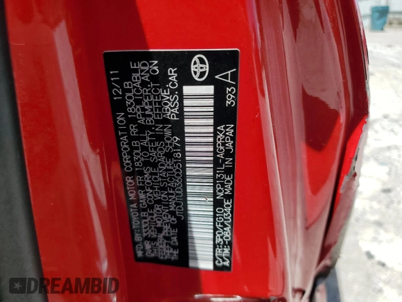 2012 Toyota Yaris L z VIN JTDJTUD36CD518179, wystawiony jako Copart lot #54722225 z przebiegiem 80 122 mil mil oraz Szkoda całkowita • Salvage title. Historia ofert i sprzedaży dostępna na DreamBid. Obrazek 12.
