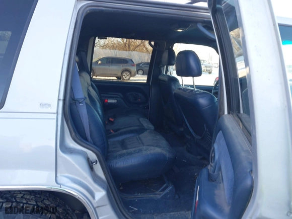 1996 Chevrolet Tahoe with VIN 1GNEK13R3TJ318572, listed as a IAAI auction lot 41419555 with 199,201 mi miles. Bid and sale history available at carsss.com. Image 8.