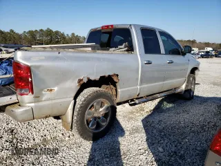 2005 Dodge 1500 SLT z VIN 1D7HU18DX5S312543, wystawiony jako Copart lot #52476795 z przebiegiem 305 437 mil mil oraz Nie do naprawy • Non repairable. Historia ofert i sprzedaży dostępna na DreamBid. Obrazek 3.