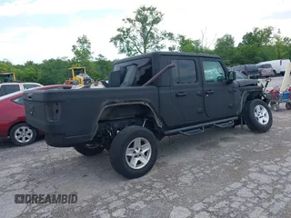 2021 Jeep Gladiator Sport S z VIN 1C6JJTAG9ML604950, wystawiony jako IAAI lot #39912720 z przebiegiem 34 640 mil mil oraz . Historia ofert i sprzedaży dostępna na DreamBid. Obrazek 4.