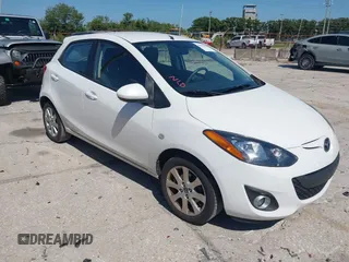 2013 Mazda 2 Touring z VIN JM1DE1LZ8D0152973, wystawiony jako IAAI lot #42042028 z przebiegiem 102 045 mil mil oraz . Historia ofert i sprzedaży dostępna na DreamBid. Obrazek 1.
