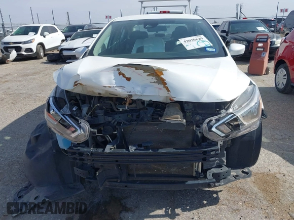 2022 Nissan Versa SV z VIN 3N1CN8EV4NL839437, wystawiony jako IAAI lot #42020629 z przebiegiem 46 138 mil mil oraz . Historia ofert i sprzedaży dostępna na DreamBid. Obrazek 6.