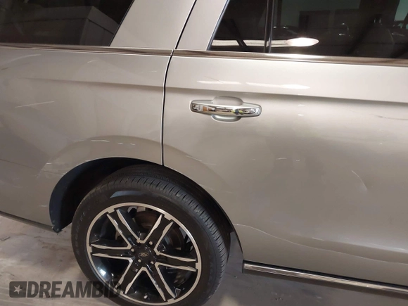 2020 Ford Expedition Limited with VIN 1FMJU1KT8LEA79460, listed as a IAAI auction lot 41749023 with 72,912 mi miles. Bid and sale history available at carsss.com. Image 19.