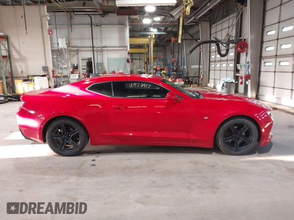 2018 Chevrolet Camaro 1LT z VIN 1G1FB1RS1J0110368, wystawiony jako IAAI lot #41972917 z przebiegiem 104 105 mil mil oraz . Historia ofert i sprzedaży dostępna na DreamBid. Obrazek 13.