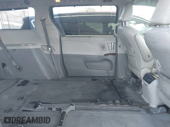 2011 Toyota Sienna XLE AAS with VIN 5TDYK3DC5BS146848, listed as a IAAI auction lot 41914140 with 259,862 mi miles. Bid and sale history available at carsss.com. Image 8.