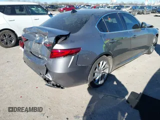 2018 Alfa Romeo Giulia with VIN ZARFAEBN0J7575095, listed as a IAAI auction lot 41257535 with 1 mi miles. Bid and sale history available at carsss.com. Image 4.
