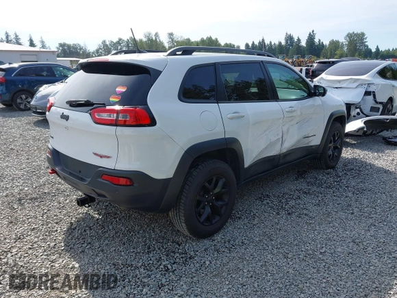 2018 Jeep Cherokee Trailhawk z VIN 1C4PJMBX3JD533323, wystawiony jako IAAI lot #42450626 z przebiegiem 123 174 mil mil oraz . Historia ofert i sprzedaży dostępna na DreamBid. Obrazek 4.