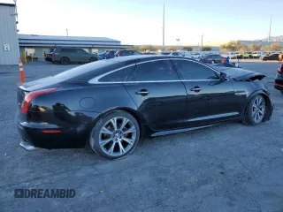 2015 Jaguar XJ z VIN SAJWA1CZ5F8V90554, wystawiony jako Copart lot #83623994 z przebiegiem 104 440 mil mil oraz Szkoda całkowita • Salvage title. Historia ofert i sprzedaży dostępna na DreamBid. Obrazek 3.