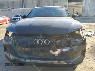 2022 Audi e-tron Premium z VIN WA1AAAGE3NB030477, wystawiony jako Copart lot #45118825 z przebiegiem 59 393 mil mil oraz Szkody całkowita. Historia ofert i sprzedaży dostępna na DreamBid. Obrazek 5.