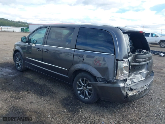 2015 Chrysler Town & Country S with VIN 2C4RC1HG4FR731468, listed as a IAAI auction lot 41902974 with 132,784 mi miles. Bid and sale history available at carsss.com. Image 3.