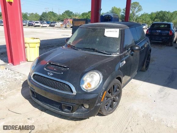 2011 MINI Cooper Hardtop S with VIN WMWSV3C51BTY11050, listed as a IAAI auction lot 41981118 with 1 mi miles. Bid and sale history available at carsss.com. Image 2.