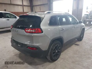 2016 Jeep Cherokee Latitude z VIN 1C4PJMCB9GW148882, wystawiony jako IAAI lot #42210237 z przebiegiem 124 441 mil mil oraz . Historia ofert i sprzedaży dostępna na DreamBid. Obrazek 4.