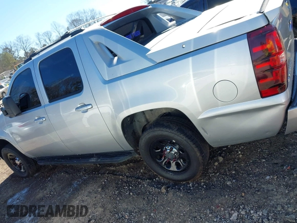 2011 Chevrolet Avalanche LS with VIN 3GNMCEE01BG393771, listed as a IAAI auction lot 41612025 with 199,994 mi miles. Bid and sale history available at carsss.com. Image 14.