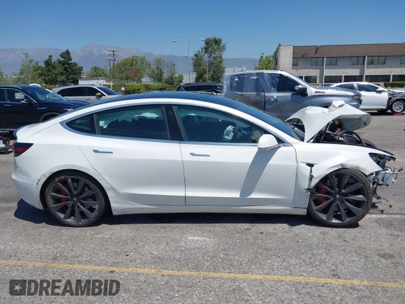2020 Tesla Model 3 Performance z VIN 5YJ3E1EC6LF805448, wystawiony jako IAAI lot #42207433 z przebiegiem 114 412 mil mil oraz . Historia ofert i sprzedaży dostępna na DreamBid. Obrazek 14.