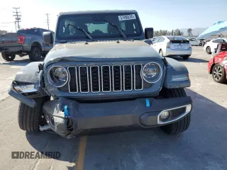 2024 Jeep Wrangler Sahara z VIN 1C4RJXP62RW228549, wystawiony jako Copart lot #57480235 z przebiegiem 6 036 mil mil oraz Szkoda całkowita • Salvage title. Historia ofert i sprzedaży dostępna na DreamBid. Obrazek 5.