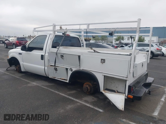 2004 Ford F-250 XL z VIN 1FTNF20L64EE05962, wystawiony jako IAAI lot #41103571 z przebiegiem Nie podano mil oraz . Historia ofert i sprzedaży dostępna na DreamBid. Obrazek 3.