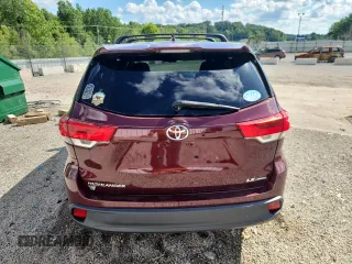 2017 Toyota Highlander LE with VIN 5TDBZRFH5HS423777, listed as a Copart auction lot 44140855 with 124,472 mi miles and Salvage title. Bid and sale history available at DreamBid. Image 6.