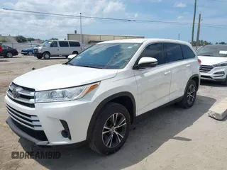 2019 Toyota Highlander LE z VIN 5TDZARFH0KS060236, wystawiony jako IAAI lot #42201282 z przebiegiem 66 647 mil mil oraz . Historia ofert i sprzedaży dostępna na DreamBid. Obrazek 2.