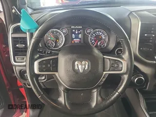 2022 Ram 1500 Big Horn z VIN 1C6RRFFG3NN383759, wystawiony jako IAAI lot #42284152 z przebiegiem 176 318 mil mil oraz . Historia ofert i sprzedaży dostępna na DreamBid. Obrazek 1.