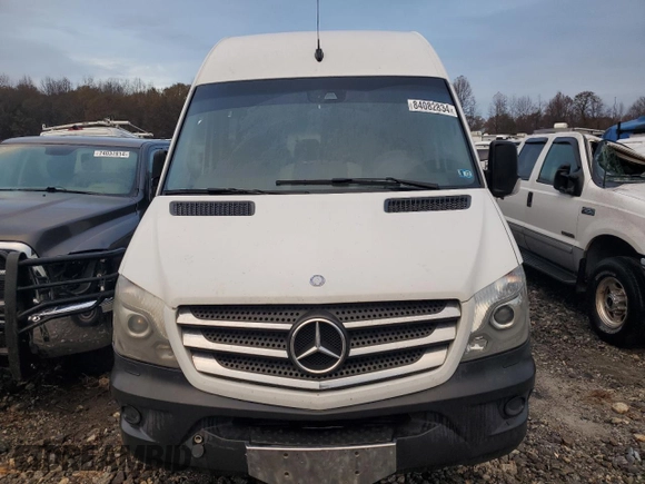 2014 Mercedes-Benz Sprinter with VIN WDZPE8DC9E5852585, listed as a Copart auction lot 84082834 with 378,412 mi miles and Salvage Title. Bid and sale history available at DreamBid. Image 5.