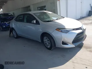 2018 Toyota Corolla L z VIN 5YFBURHE2JP827894, wystawiony jako IAAI lot #42295741 z przebiegiem 44 171 mil mil oraz . Historia ofert i sprzedaży dostępna na DreamBid. Obrazek 1.