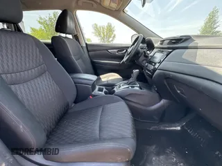 2020 Nissan Rogue SV z VIN 5N1AT2MV3LC757373, wystawiony jako Copart lot #61394125 z przebiegiem 122 837 mil mil oraz Czysty tytuł • Clean title. Historia ofert i sprzedaży dostępna na DreamBid. Obrazek 5.