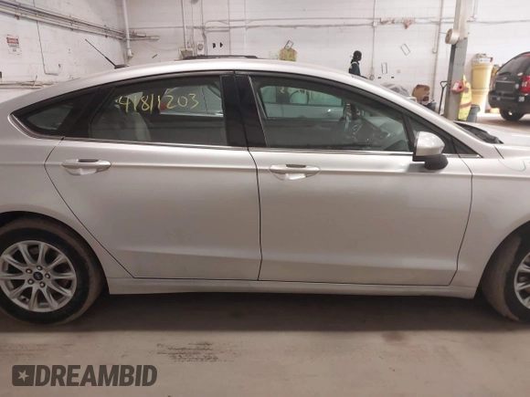 2018 Ford Fusion S with VIN 3FA6P0G71JR226550, listed as a IAAI auction lot 41811203 with 72,245 mi miles. Bid and sale history available at carsss.com. Image 13.