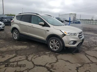2017 Ford Escape SE z VIN 1FMCU0GDXHUB90657, wystawiony jako Copart lot #55655055 z przebiegiem 229 960 mil mil oraz Czysty tytuł • Clean title. Historia ofert i sprzedaży dostępna na DreamBid. Obrazek 4.