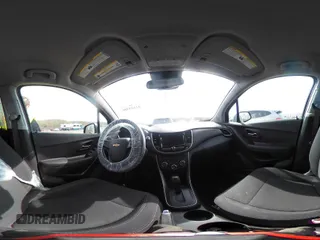 2020 Chevrolet Trax LS with VIN 3GNCJKSB2LL326823, listed as a IAAI auction lot 42103386 with 33,241 mi miles and . Bid and sale history available at carsss.com. Image 20.