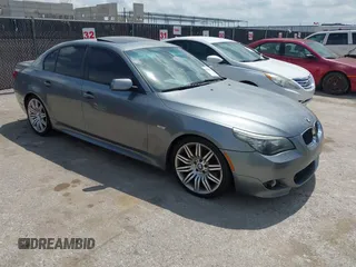 2008 BMW 5 Series 550i z VIN WBANW53568CT52077, wystawiony jako IAAI lot #42494369 z przebiegiem 140 393 mil mil oraz . Historia ofert i sprzedaży dostępna na DreamBid. Obrazek 1.