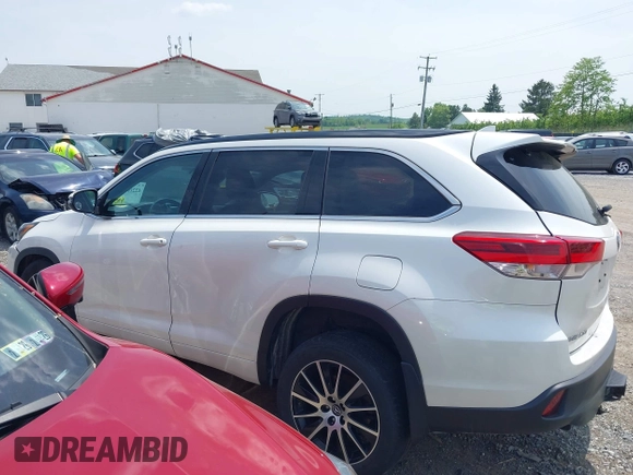 2018 Toyota Highlander SE z VIN 5TDJZRFH2JS547586, wystawiony jako IAAI lot #42219473 z przebiegiem 93 873 mil mil oraz . Historia ofert i sprzedaży dostępna na DreamBid. Obrazek 14.