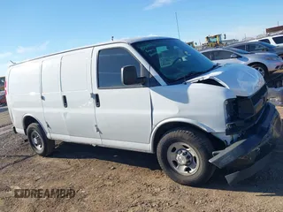 2017 Chevrolet Express Cargo z VIN 1GCWGAFF6H1344137, wystawiony jako IAAI lot #41350780 z przebiegiem 106 207 mil mil oraz . Historia ofert i sprzedaży dostępna na DreamBid. Obrazek 14.