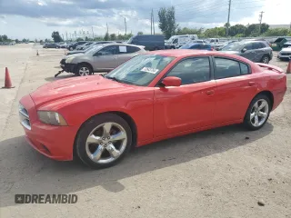2013 Dodge Charger SXT with VIN 2C3CDXHG0DH730914, listed as a Copart auction lot 72643764 with 44,814 mi miles and Salvage Title. Bid and sale history available at carsss.com. Image 1.