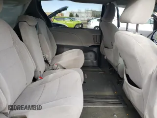 2016 Toyota Sienna LE AAS z VIN 5TDKK3DC7GS712022, wystawiony jako Copart lot #79108114 z przebiegiem 78 235 mil mil oraz Szkoda całkowita • Salvage title. Historia ofert i sprzedaży dostępna na DreamBid. Obrazek 11.