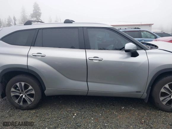 2023 Toyota Highlander Hybrid XLE with VIN 5TDKBRCH3PS118916, listed as a IAAI auction lot 41300848 with 23,981 mi miles. Bid and sale history available at carsss.com. Image 14.
