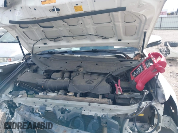2014 Toyota 4Runner SR5 with VIN JTEZU5JR7E5080554, listed as a IAAI auction lot 42134833 with 170,077 mi miles and . Bid and sale history available at DreamBid. Image 10.