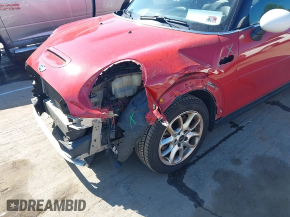 2014 MINI Hardtop S z VIN WMWXM7C52ET969336, wystawiony jako IAAI lot #42112470 z przebiegiem 112 107 mil mil oraz . Historia ofert i sprzedaży dostępna na DreamBid. Obrazek 17.