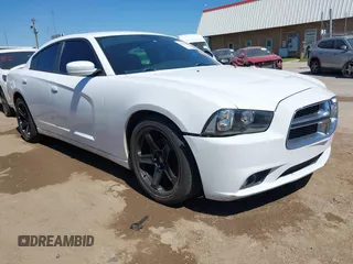 2013 Dodge Charger SXT z VIN 2C3CDXHG0DH575622, wystawiony jako IAAI lot #42237508 z przebiegiem 224 471 mil mil oraz . Historia ofert i sprzedaży dostępna na DreamBid. Obrazek 1.