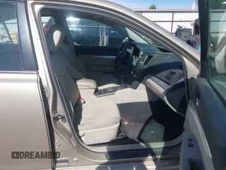 2010 Subaru Legacy Premium z VIN 4S3BMAG67A1244592, wystawiony jako IAAI lot #42349516 z przebiegiem 205 094 mil mil oraz . Historia ofert i sprzedaży dostępna na DreamBid. Obrazek 5.