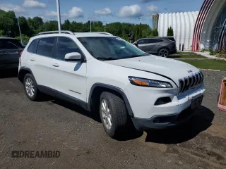 2017 Jeep Cherokee 75th Anniversary Edition z VIN 1C4PJMCB8HW543900, wystawiony jako Copart lot #58405095 z przebiegiem 122 170 mil mil oraz Szkoda całkowita • Salvage title. Historia ofert i sprzedaży dostępna na DreamBid. Obrazek 4.