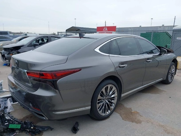 2022 Lexus LS with VIN JTHD51FF5N5015672, listed as a IAAI auction lot 41286408 with 30,047 mi miles. Bid and sale history available at carsss.com. Image 4.