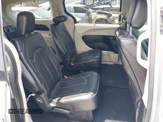 2018 Chrysler Pacifica Limited z VIN 2C4RC1GG2JR232677, wystawiony jako IAAI lot #42274816 z przebiegiem 136 402 mil mil oraz . Historia ofert i sprzedaży dostępna na DreamBid. Obrazek 8.
