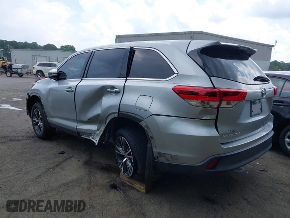 2019 Toyota Highlander LE with VIN 5TDZZRFH6KS367645, listed as a IAAI auction lot 42613410 with 77,266 mi miles and . Bid and sale history available at DreamBid. Image 3.