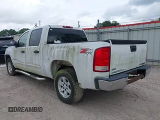 2008 GMC Sierra 1500 Work Truck z VIN 2GTEK133981178274, wystawiony jako IAAI lot #42146222 z przebiegiem 246 353 mil mil oraz . Historia ofert i sprzedaży dostępna na DreamBid. Obrazek 3.