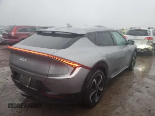 2022 Kia EV6 Wind z VIN KNDC3DLC9N5027015, wystawiony jako Copart lot #89115265 z przebiegiem 50 191 mil mil oraz Szkoda całkowita • Salvage title. Historia ofert i sprzedaży dostępna na DreamBid. Obrazek 3.
