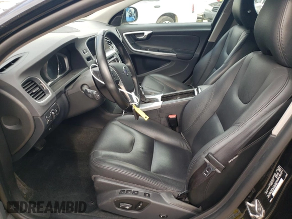 2017 Volvo S60 Inscription z VIN LYV402HK3HB132249, wystawiony jako Copart lot #62182244 z przebiegiem 58 716 mil mil oraz Szkoda całkowita • Salvage title. Historia ofert i sprzedaży dostępna na DreamBid. Obrazek 7.