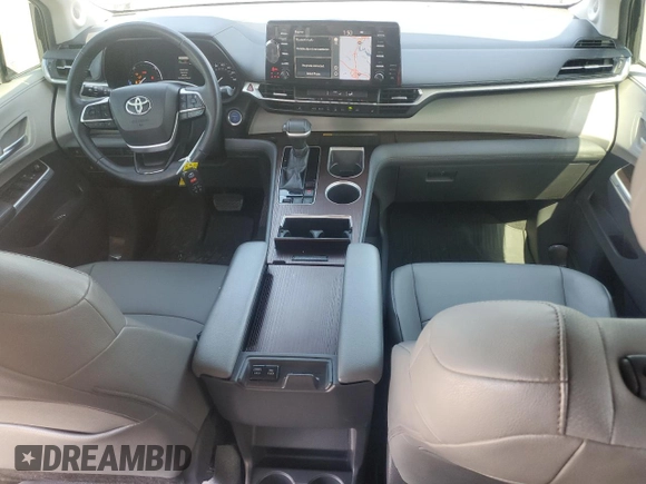 2021 Toyota Sienna XLE with VIN 5TDJSKFC6MS022731, listed as a Copart auction lot 49580525 with 204,889 mi miles and Salvage Title. Bid and sale history available at carsss.com. Image 8.